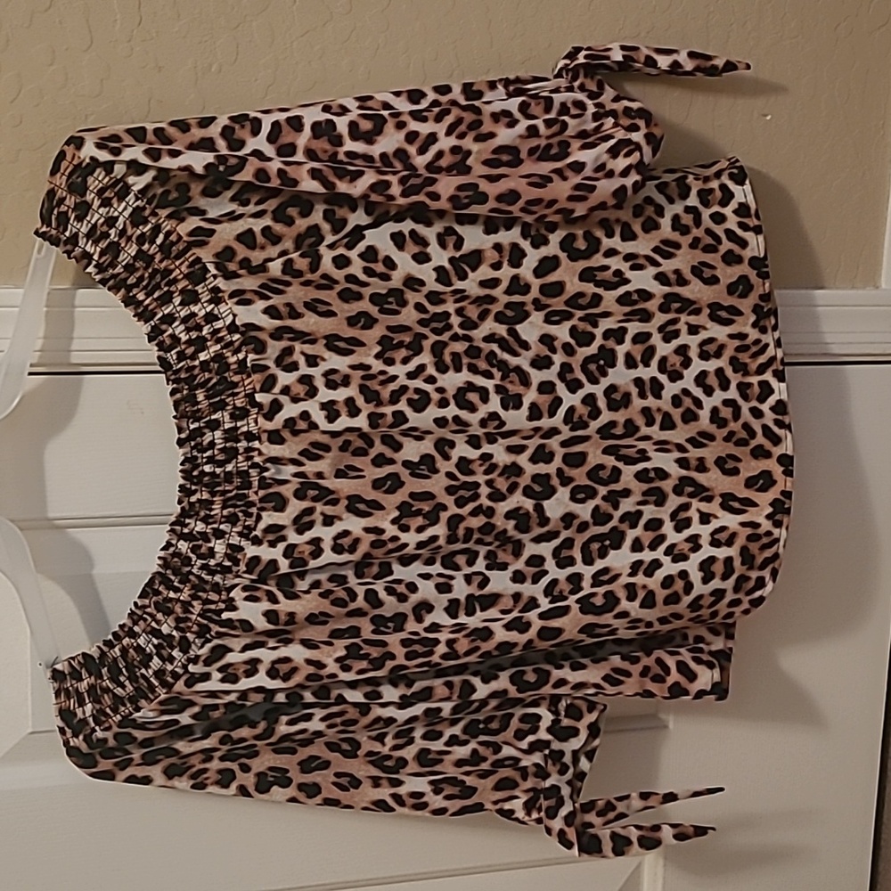 rue21 large Brown, Back and Beige Leopard print Top